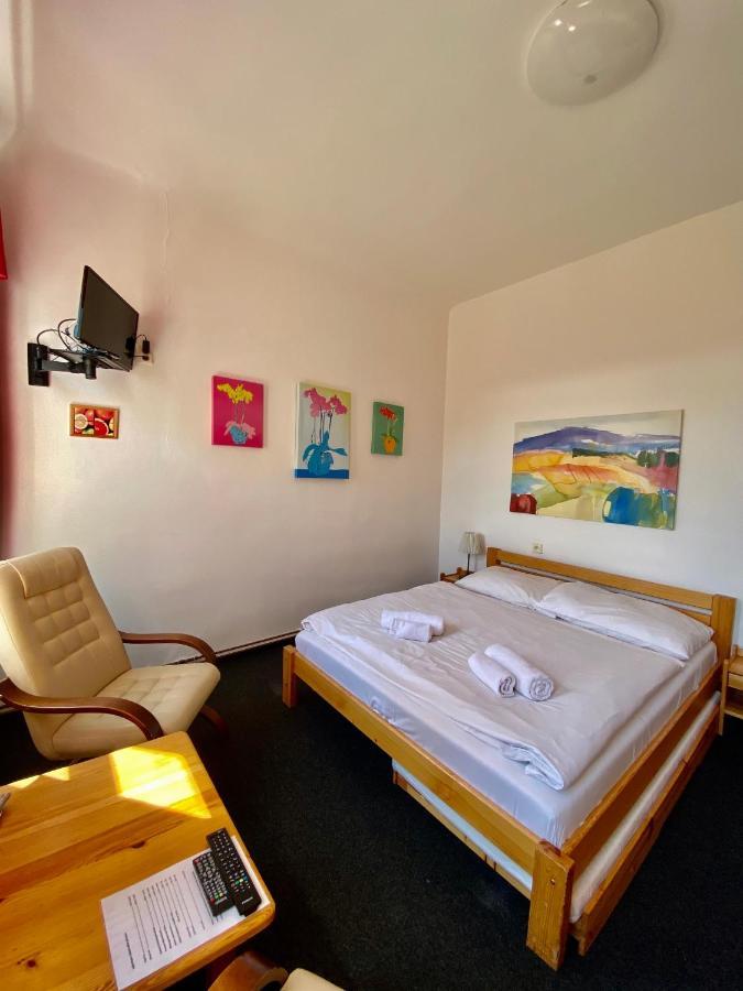 Hotel pod Šikmou Věží Jičín Exterior foto